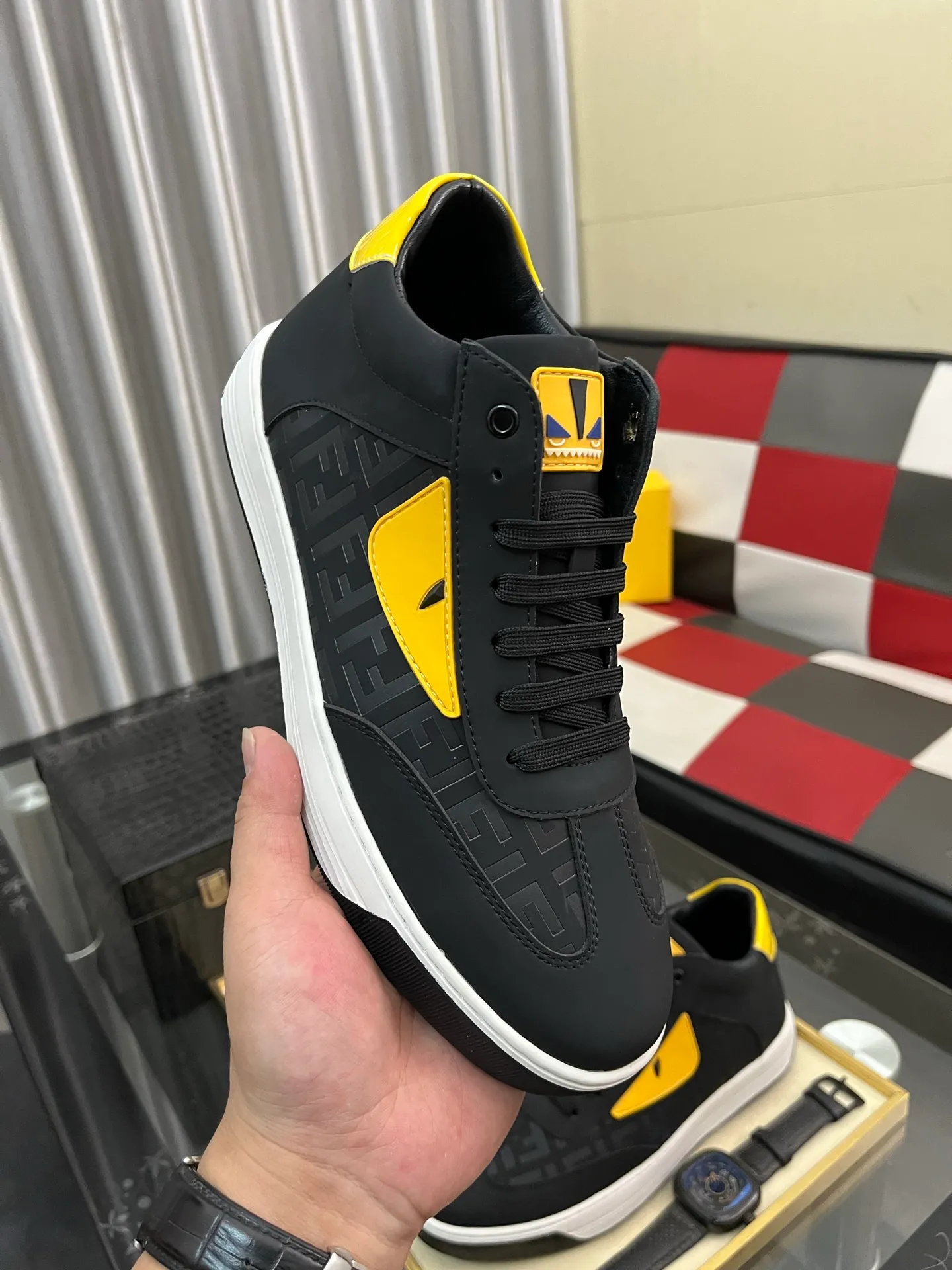 Ex-factory price: 420⌚️⌚️[Fendi] Fendi’s latest casual shoes for men! Available at counters simultaneously! A one-to-one replica of the original. The surface is made entirely of imported first-layer calfskin with crocodile pattern, the interior is made of first-layer water-dyed cowhide, and the original factory-supplied rubber outsole. Leading new fashion concepts. Matching code: 38-442️⃣Colors available